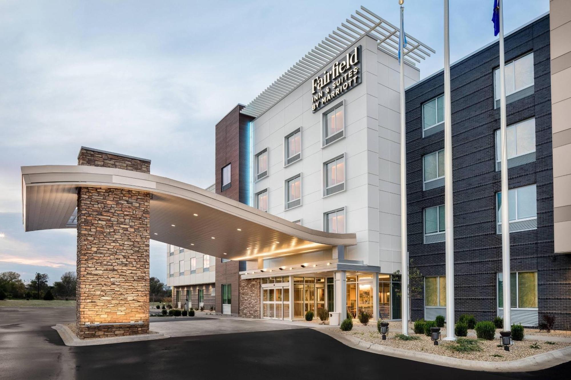 Fairfield Inn & Suites By Marriott Kenosha Плезънт Преъри Екстериор снимка