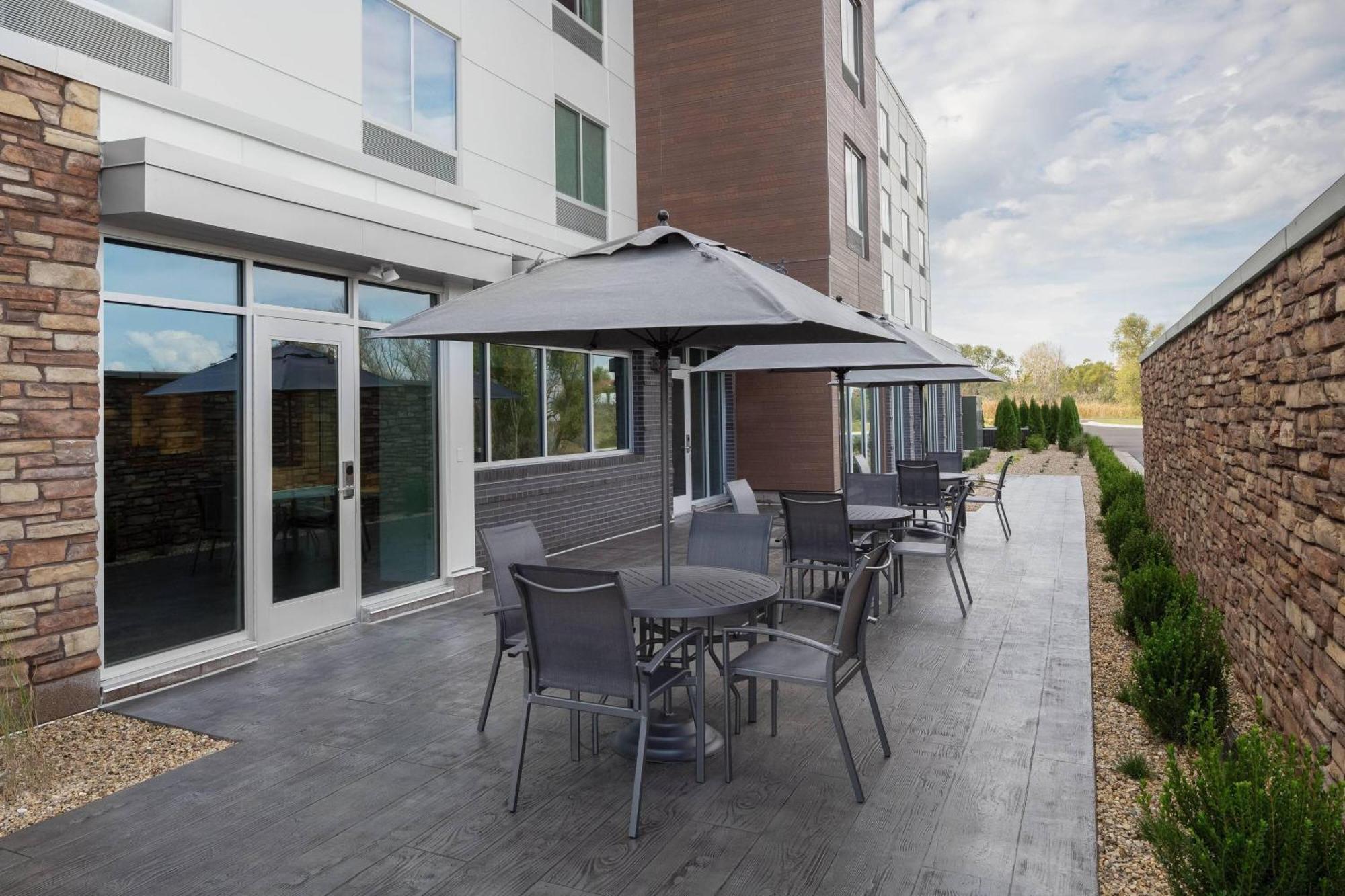 Fairfield Inn & Suites By Marriott Kenosha Плезънт Преъри Екстериор снимка